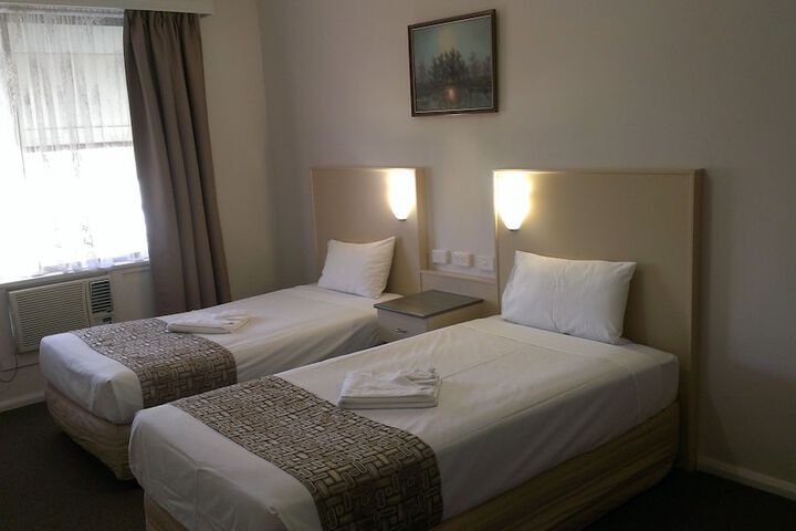 Room 21 of 38