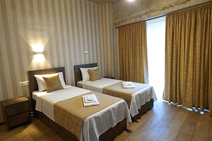 Room 10 of 20