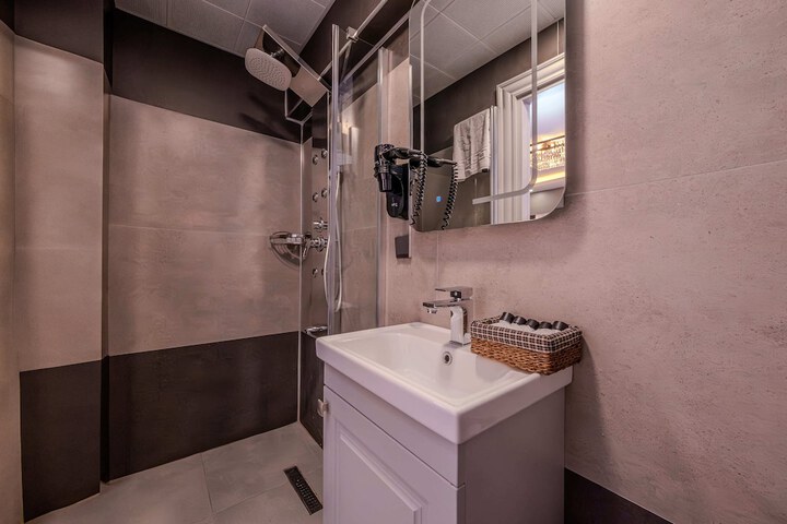 Room 20 of 27