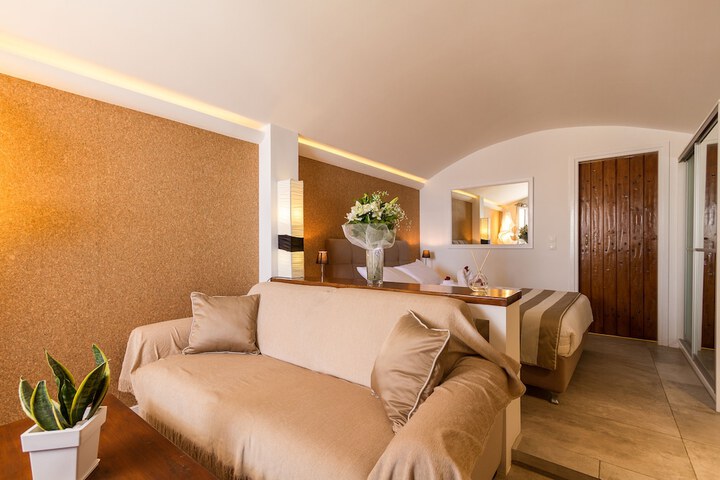 Room 4 of 118