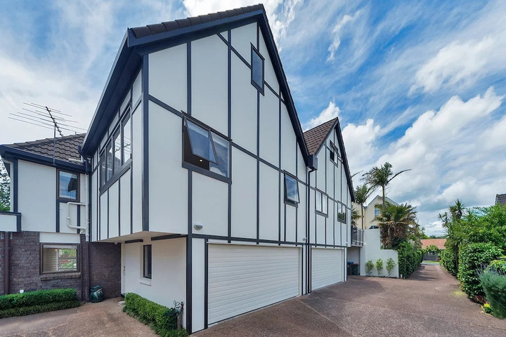 Exterior of QV Spacious 190 sqm Townhouse - 647
