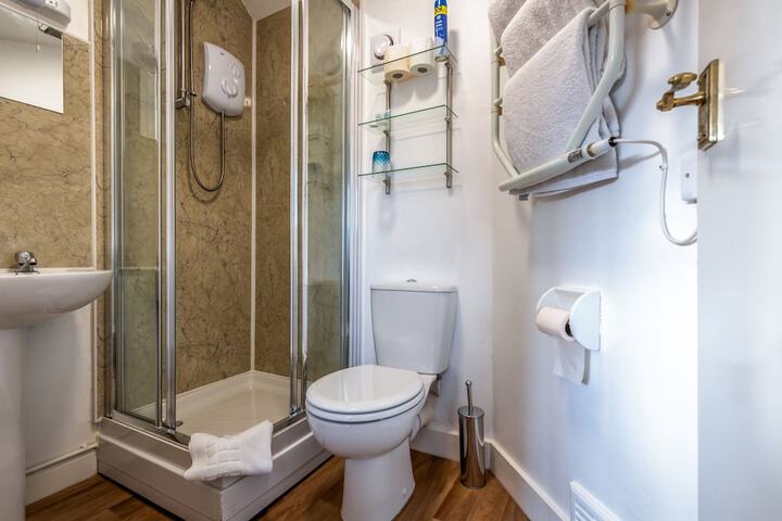 Room 15 of 27