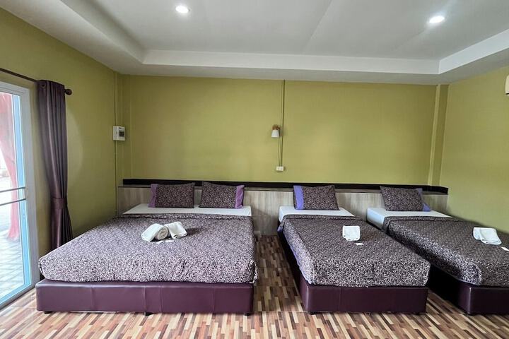 Room 32 of 96