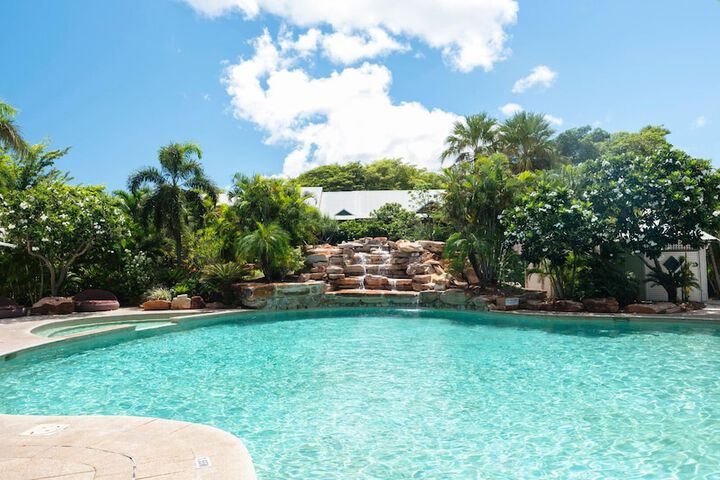 Pool 33 of 64