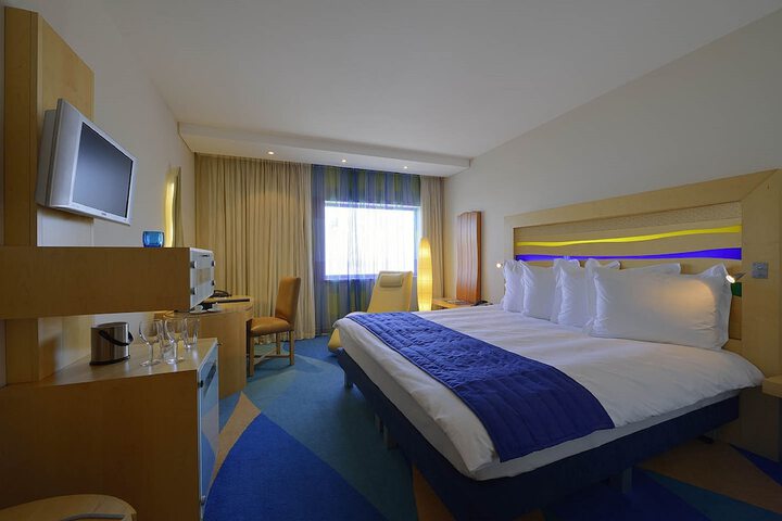 Room 6 of 36