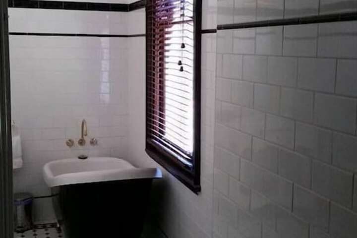 Room 18 of 33