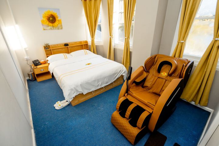 Room 8 of 43