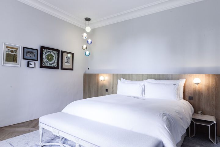 Room 26 of 209