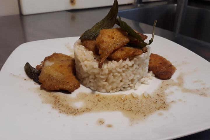 Dining 37 of 53