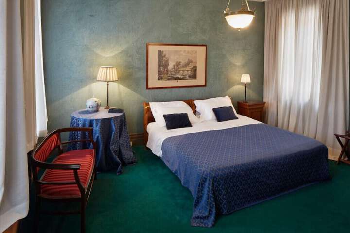 Room 15 of 60