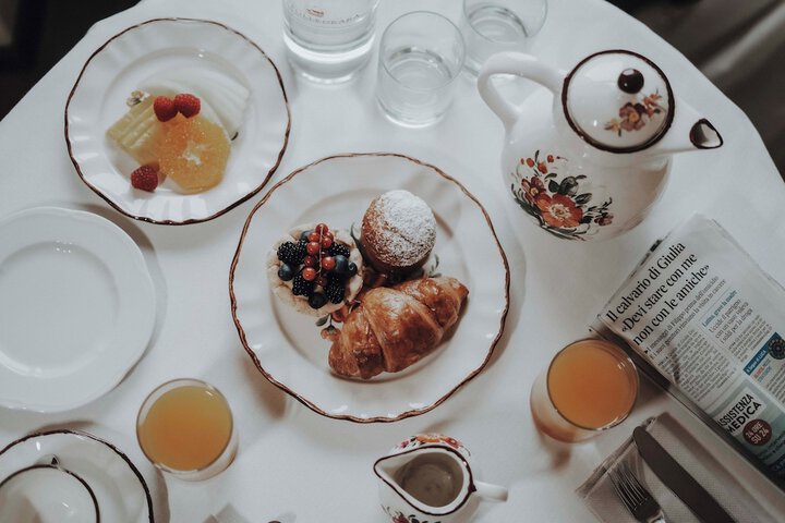 Breakfast/Coffee Service 24 of 32