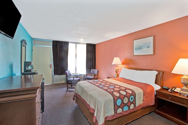 1 Double Bed Mobility Accessible (4 of 8)