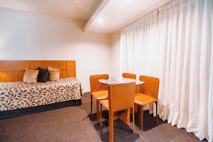 Room 18 of 80