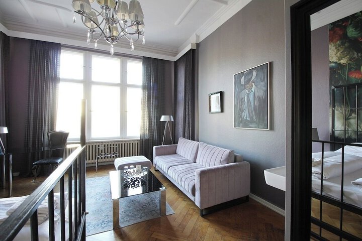Room 27 of 47