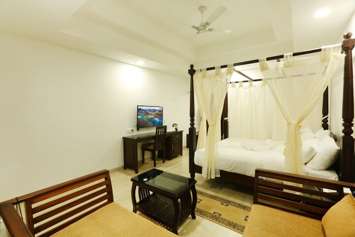 Room 13 of 44