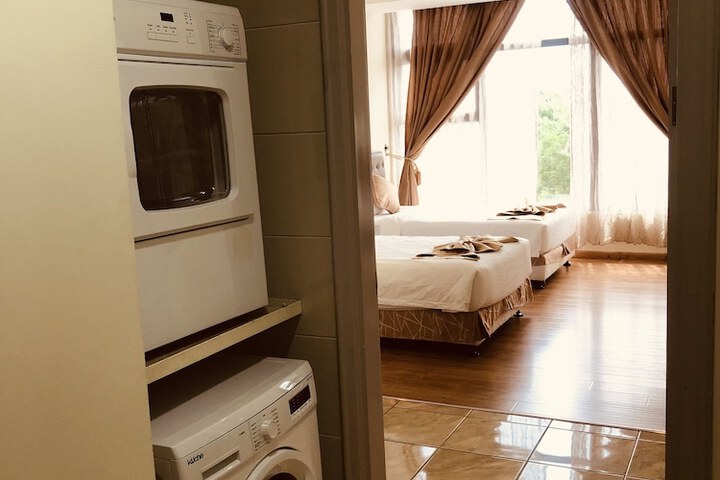 Room 34 of 76