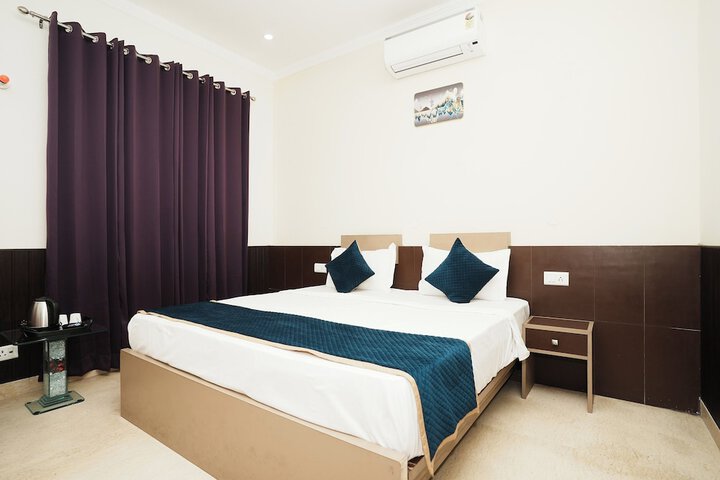 Room 12 of 29
