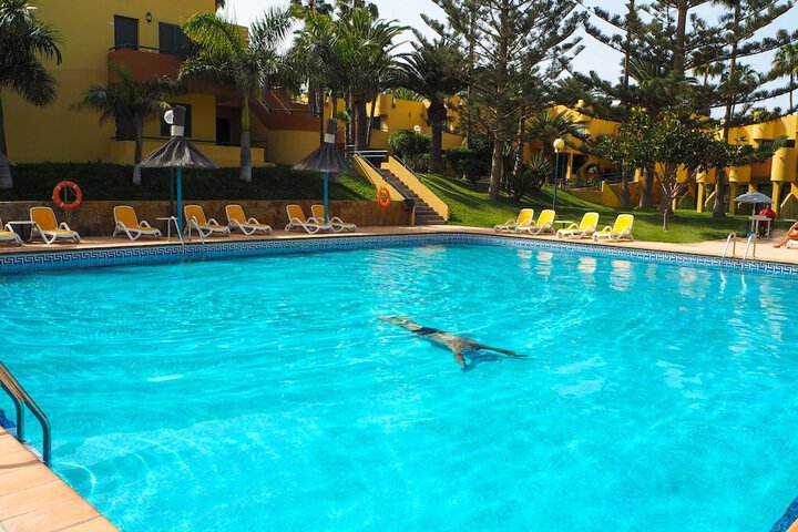 Hotel Pool