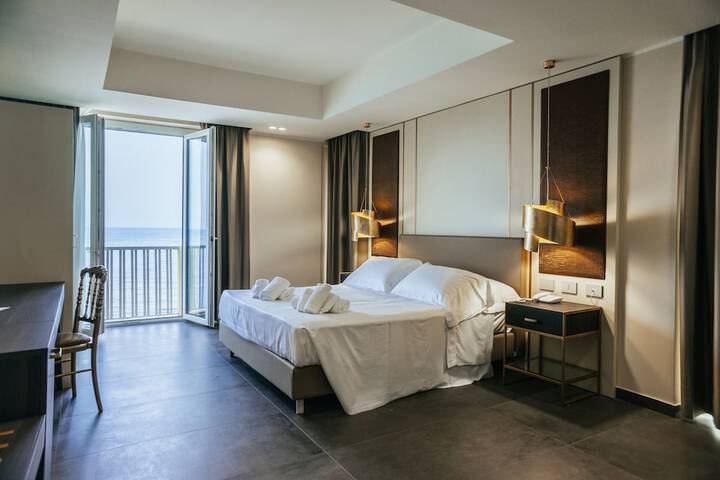 Room 4 of 75