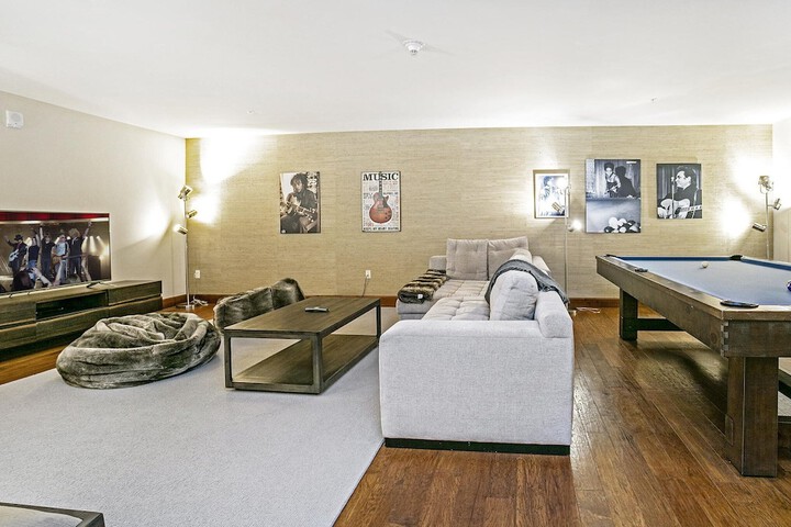 Room 229 of 569