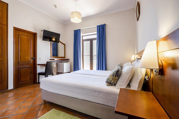 Room 2 of 33