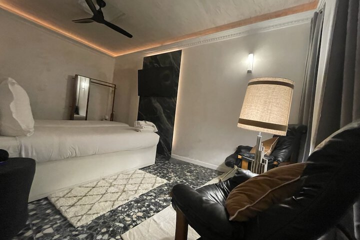 Room 49 of 86