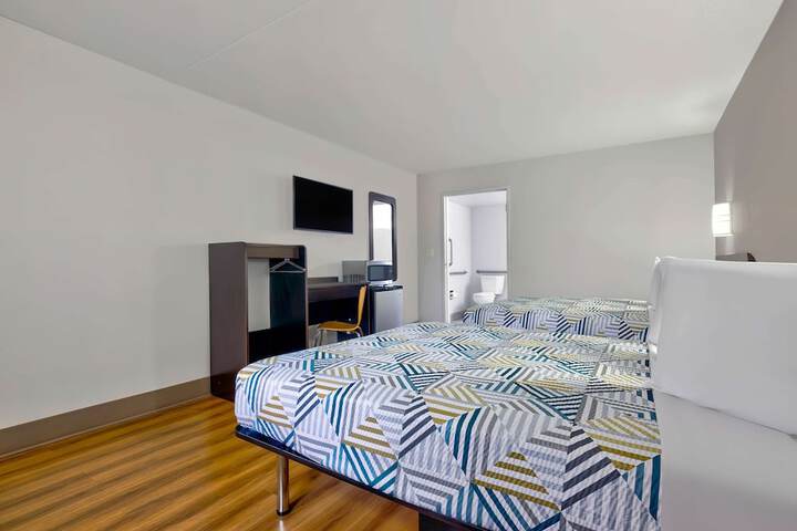 2 Queen Beds (10 of 10)