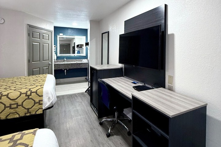 Double Accessible King Size Bed (8 of 11)