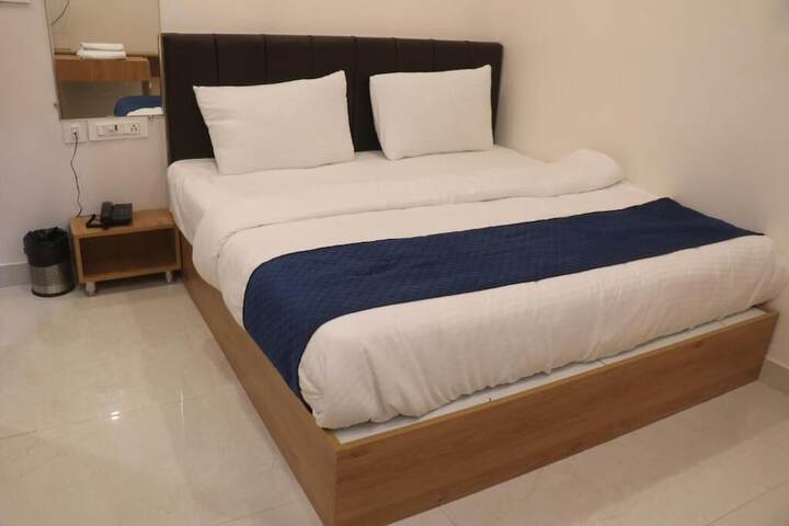 Room 2 of 8