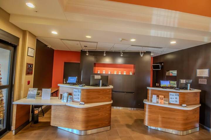 Entrance & Lobby