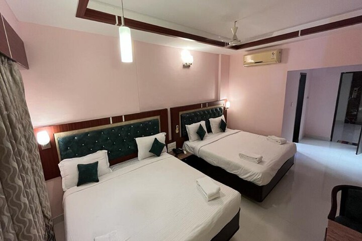 Room 6 of 18
