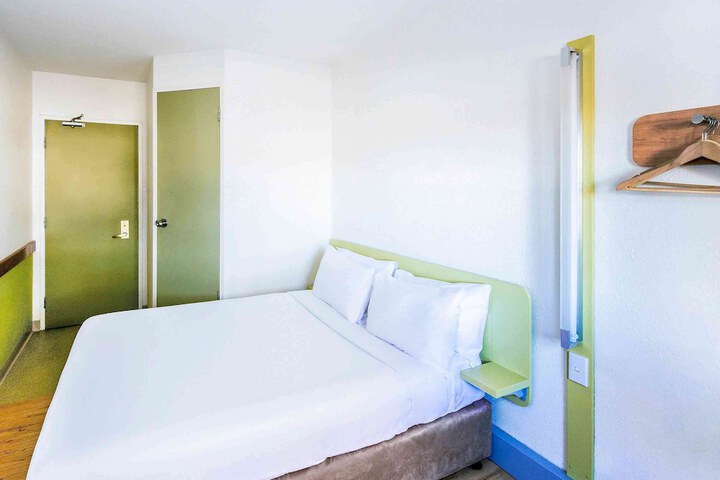 Room 15 of 32