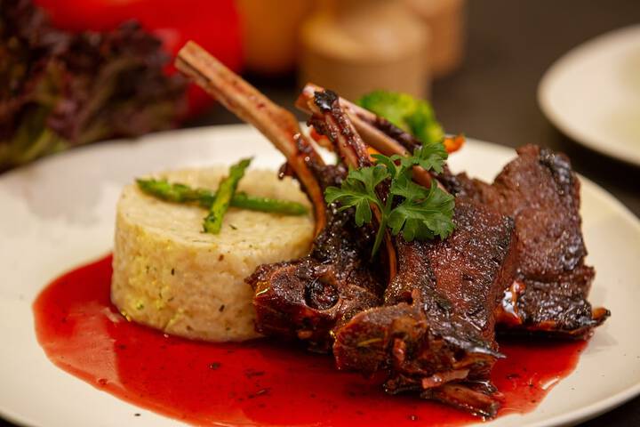 Dining 76 of 111