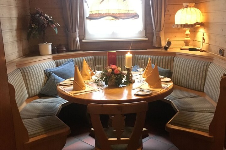 Dining 19 of 27
