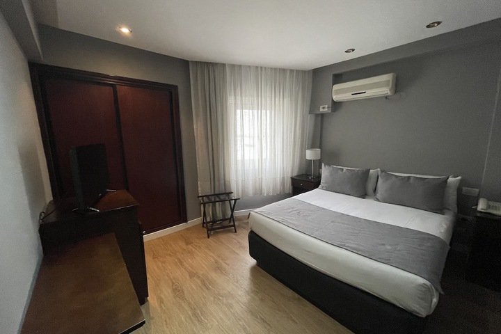 Room 33 of 69