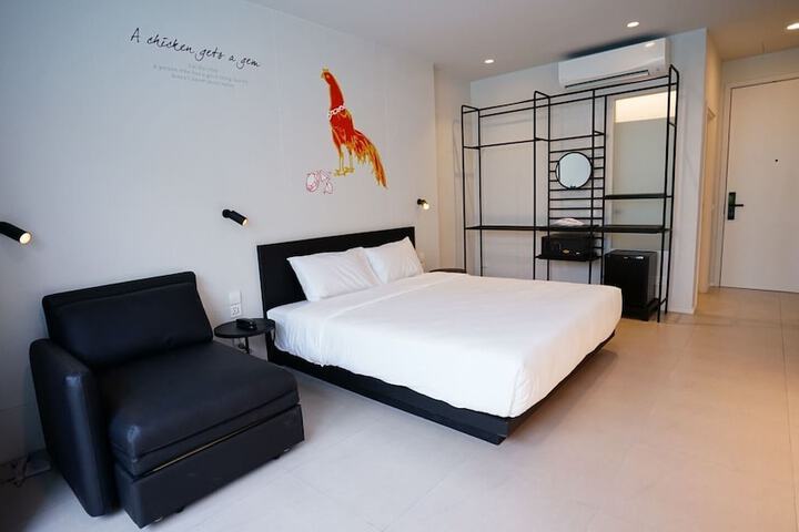 Room 12 of 115