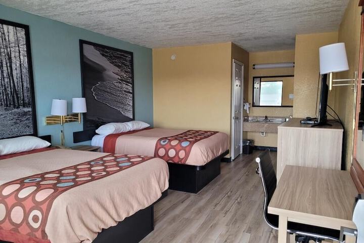 1 King Bed (5 of 6)