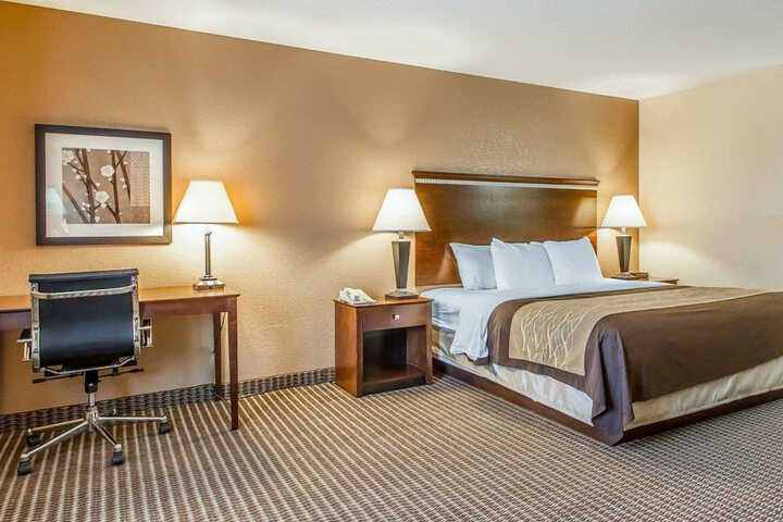 1 King Bed (7 of 23)