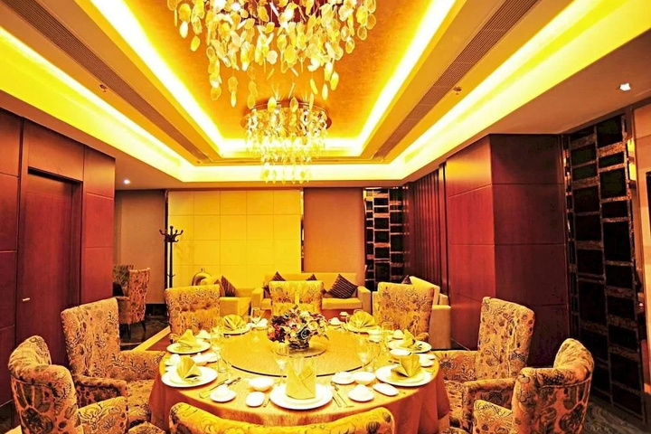 Dining 18 of 20
