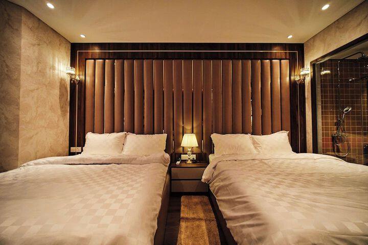 Room 53 of 130
