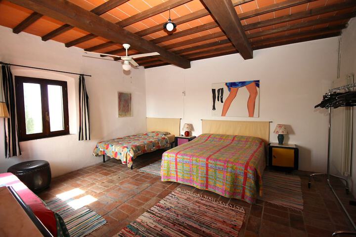 Room 10 of 34