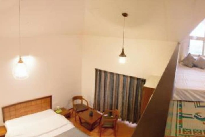 Room 10 of 33