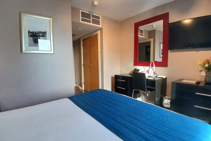 Room 45 of 182