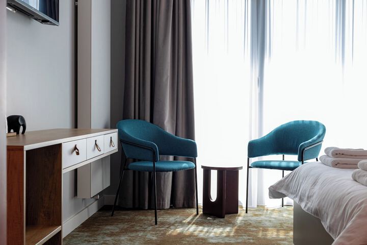 Room 8 of 18