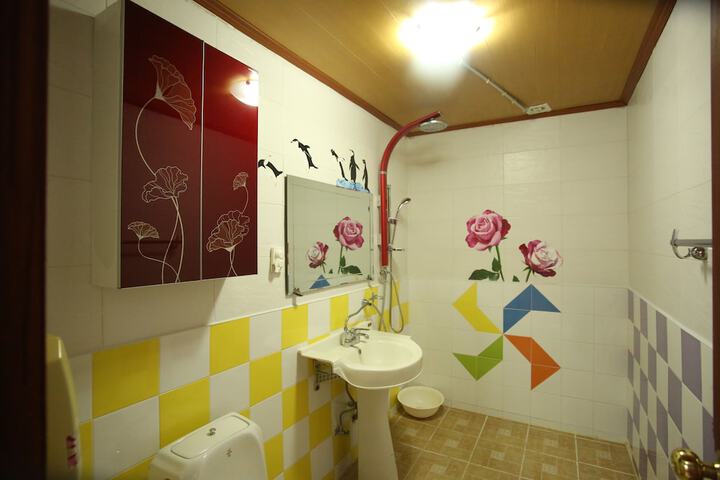 Room 6 of 82