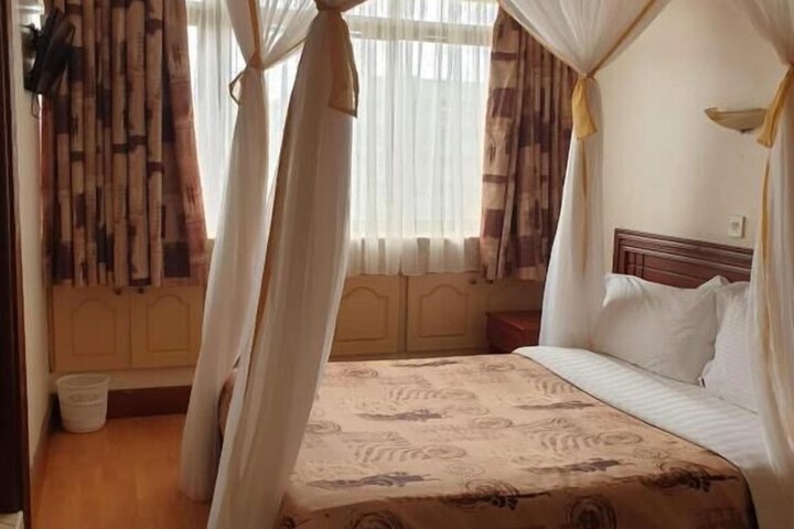 Room 14 of 34