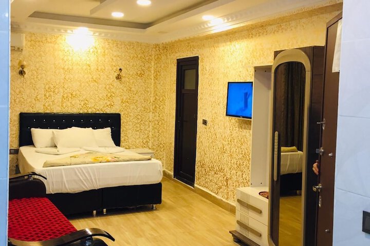 Room 14 of 30