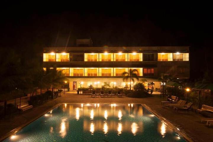 Hotel Pool