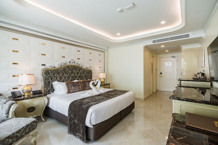 Room 4 of 40