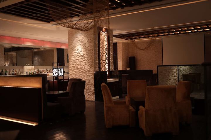 Lounge 71 of 92